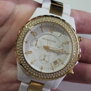 Michael Kors Womens Watch - crystal face with Gold Tone band. Model MK-5417